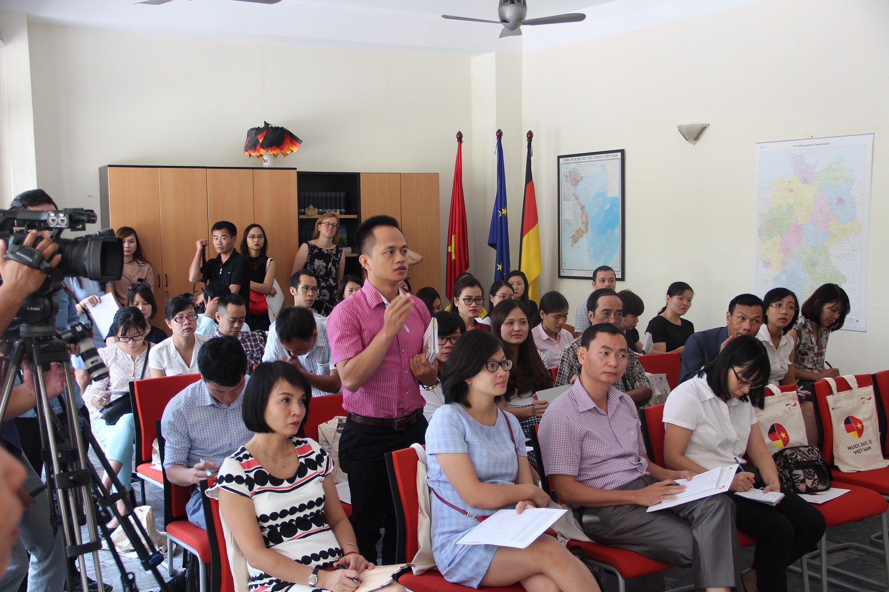 Thông[-]cáo[-]báo[-]chí[-]của[-]ĐSQ[-]Đức[-]nhân[-]dịp[-]Quốc[-]khánh[-]Đức[-]3/10[-]